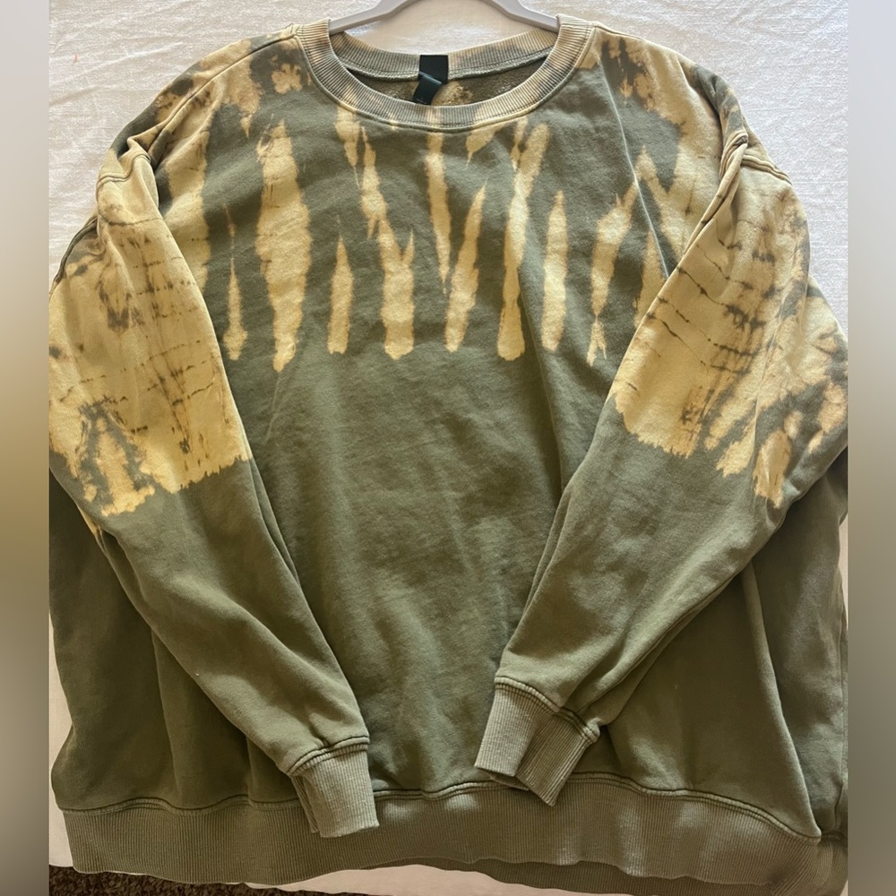 Crewneck sweatshirt